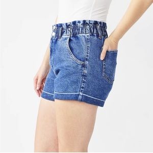 SO Elastic Waist High Rise Relaxed Mom Shorts Jr Sz 17/33